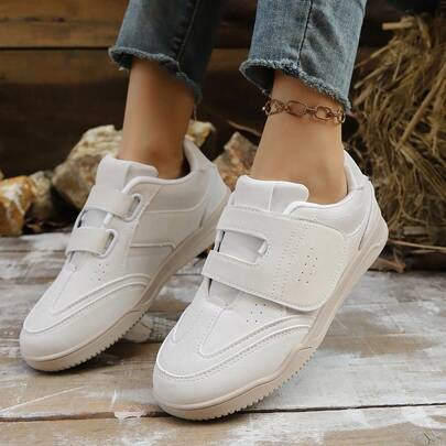 2025 新款时尚休闲系带平底女鞋，纯色时尚 PU 皮革钩环休闲运动鞋，适合办公室和所有季节