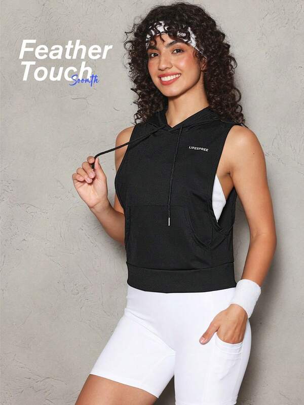 Regata Esportiva com Capuz Preta, Feita de Tecido Respirável e Confortável, Design com Capuz Adiciona Estilo Casual, Cordão Ajustável no Capuz; Bolso Prático no Peito para Armazenamento de Pequenos Itens; Silhueta Simples Serve para Todos, Ideal para Exercícios ou Uso Casual, Combina Funcionalidade e Estilo da Moda, Design Versátil