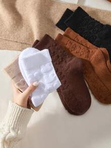 2 Paar Damen Herzmuster einfarbige Kabel-Stricksocken, geruchshemmend und feuchtigkeitsableitend, modisch und vielseitig, geeignet für Herbst und Winter, zufällige Farben