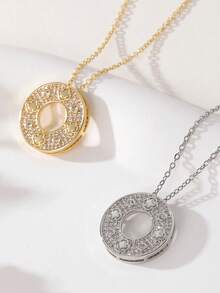 1 Stück kreisförmiger, Cut Out Vier-Blatt-Blumen Anhänger Halskette für Frauen, vollständiges Diamant-Design mit super glänzendem kubischem Zirkonia besetzt, Edelstahlkette, geeignet für den täglichen Gebrauch, Geschenk für die Freundin, Halloween Schmuck, Weihnachtsgeschenk, Feier des Nationalfeiertags von Saudi-Arabien