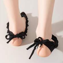 两双女士蕾丝长袜，黑白蕾丝船型长袜，带蕾丝系带，芭蕾舞风格薄款蝴蝶结少女长袜，适合春夏穿着，可搭配玛丽珍鞋、皮鞋等各种鞋款，增添节日气氛。适合舞蹈袜、生日派对、圣诞节、感恩节等节日派对装饰，以及户外活动休闲穿着。