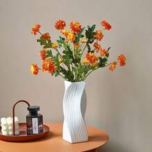 1pc Modern Twisted Stripe Plastic Vase - Elegant White Design For Fresh Or Dried Flowers, Modern Home Decor, Flower Arrangement Vase | Twisted Pattern Vase | Smooth Finish Vase, Vase For Flowers