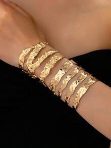 2pcs/Set Fashionable Punk Metal Gold Geometric Hollow Textured Striped Oversized Wide Bangle Bracelets, Suitable For Women Daily, Party, Music Festival Layered Wear