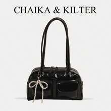 1 件 CHAIKA & KILTER 纯色亮面 PU 皮革单肩包，女士时尚多口袋大容量波士顿保龄球包，拉链开合，适合日常和户外使用（与吊坠一起出售）