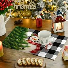 1/25 pièces Bonhomme de neige de Noël avec carreaux noir et blanc, chapeau rouge, écharpe rayée rouge et blanche tenant une canne en bonbon, chemin de table en lin imprimé d'un arbre de Noël vert. Convient pour les fêtes de Noël, les dîners d'anniversaire, la décoration de cuisine et de salle à manger, les meubles et la décoration textile de la maison. C'est un article de décoration polyvalent convenant à toutes les saisons, parfait pour les décorations de fête et de vacances, également un excellent cadeau pour les parents et les amis.