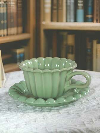 Minimalist Retro Style Ceramic Coffee Cup & Saucer Set, With Elegant Curved Body, Creamy Smooth Surface Texture, Paired With Classic Latte Cup Shape, Suitable For Milk, Latte, Black Tea And Other Beverages, A Popular Retro Cup And Saucer Style That Adds Unique Charm To Your Daily Afternoon Tea Time.