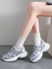 女士春秋新款网眼透气厚底休闲运动鞋，轻便系带时尚休闲鞋，适合跑步，白色、灰色、银色，尺码 36-41 - 銀色 - 查看 3