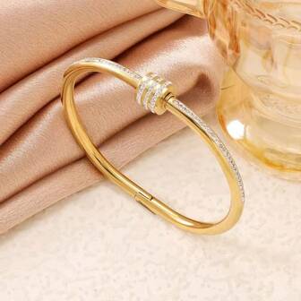 Bransoletka ze stali nierdzewnej platerowanej 18-karatowym złotem, bransoletka z kryształkami, luksusowa bransoletka, bransoletka z diamentami, modna biżuteria luksusowa, elegancka bransoletka z metalowym zapięciem, lśniąca bransoletka z diamentami, bransoletka wysokiej klasy, codzienna pasująca bransoletka, dodatek do stylizacji na imprezę, luksusowy dodatek damski, wyrafinowana biżuteria na randki