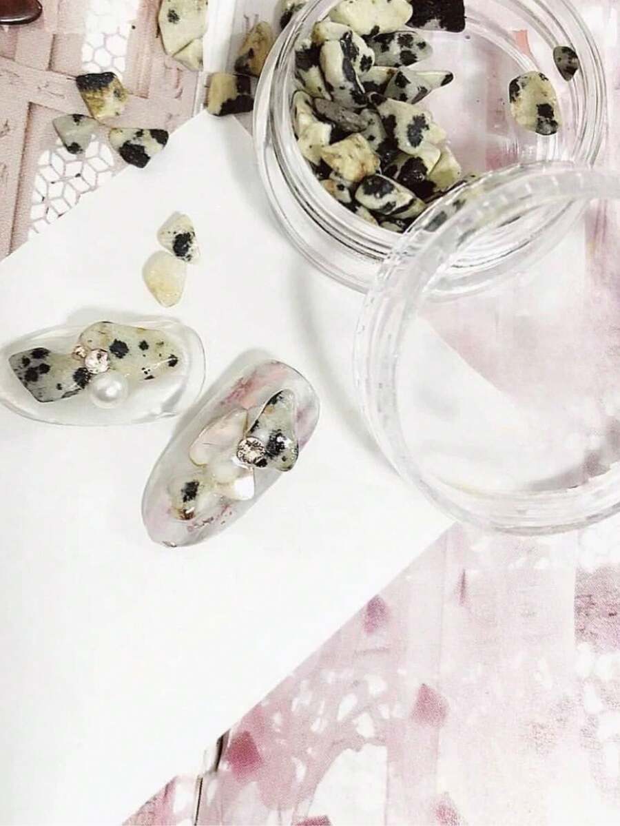 1 caja de nuevas decoraciones de uñas con huevos de codorniz, piedras naturales japonesas con diseño de panda lindo, rhinestones para decoración de uñas, componentes y accesorios para diseño de uñas, adecuado para salones de uñas