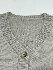 大码秋冬大码时尚休闲纯色V领单扣口袋设计开衫中长款毛衣背心适合户外旅游游玩拍照穿着早午餐服装女