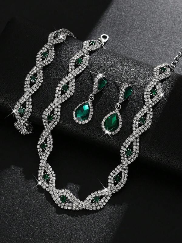 مجموعة إكسسوارات مجوهرات نسائية مكونة من قلادة، أقراط، وسوار، بتصميم العين الشريرة الأنيق والرائع. متوفرة باللون الفضي والفضي الأخضر، مع قلادة قابلة للتعديل. مناسبة كمجوهرات للعروس، إكسسوارات للفستان، للارتداء اليومي، حفلات عيد الميلاد، هدايا المواعدة، أزياء هالوين، هدايا عيد الميلاد، ومناسبات احتفالية متنوعة.