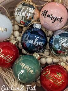 Boules de Noël personnalisées, Boules de Noël avec nom personnalisé, Boules de Noël, Décorations de Noël personnalisées, Boules de Noël avec nom de famille, Boules de Noël personnalisées pour le Père Noël secret/Ornements d'arbre de Noël avec nom personnalisé/Ornements avec nom personnalisé/Cadeaux de Noël pour la famille ou les amis, couleurs aléatoires