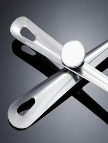 1/2个不锈钢酱汁勺，斜口勺，鸭嘴勺，淋酱勺，餐厅淋酱勺，蒜蓉酱勺