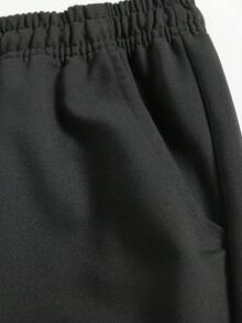 男士纯色简约百搭针织裤，十字印花，时尚有型，适合运动和休闲场合，款式多样，穿着舒适。女士们可以买来送给男友或丈夫，这将是一份很棒的礼物。