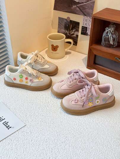 1 Pair Campus Style Children's Sports Shoes, Lace Flower Girls' Sports Shoes, Lightweight, Soft-Sole Children's Skate Shoes, 2025 New Stylish Training Shoes