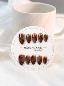 JUTI 10片装复古Y2K风手工短杏仁形美甲贴片 | 焦糖棕/灰蓝墨点美甲贴片 | 可重复使用，日常及秋冬节日美甲必备 | 完整美甲套装，包含1个指甲锉和果冻胶美甲用品 | 手工美甲贴片 - 彩色 - 查看 2