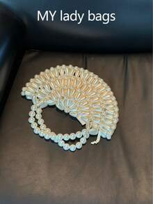 Borsa a tracolla/clutch vintage di design di nicchia, realizzata a mano con perle e forma a mezzaluna, versatile e alla moda