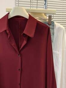 女士基本款纯色衬衫，缺口翻领长袖衬衫，正面带纽扣，百搭办公室和家居上衣，适合秋冬春季 - 酒紅色 - 查看 7