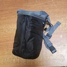 High Quality Nylon Chalk Bag With Adjustable Waist Belt And Zipper Pocket - Blue Non-Slip Chalk Bag, Essential For Gymnastics, Mountaineering, Rock Climbing | Fashionable Design | Secure Zipper Closure, Climbing Gear