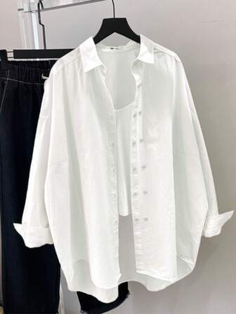 女士宽松白色长袖纽扣衬衫，四季皆宜的休闲服饰