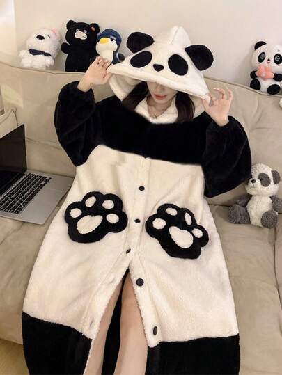 珊瑚绒睡袍，法兰绒浴袍，保暖透气长袖睡袍，熊猫图案，舒适法兰绒面料，秋冬季节理想之选，宽松版型，完美假日礼物，慵懒周末必备，男女皆宜的宽松舒适睡衣，适合卧室、浴室、泳池等多种场合，日常及旅行必备