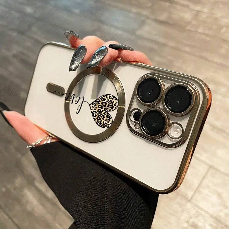 Teléfono con lente integral con estampado de leopardo en forma de corazón, chapado magnético, compatible con carga inalámbrica magnética y compatible con phone 16 Pro Max, 16, 15 Pro, 14, 14 Plus/14 Pro Max, 13, 13 Pro, 12 Pro, 11/11 Pro y la serie Pro. ¡Ideal para regalar a amigos, en cumpleaños y en fiestas! - Dorado - Ver 1