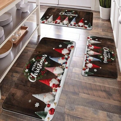 1件圣诞主题柔软毛绒地垫，可用作浴室地毯、厨房地毯或门垫，图案包含矮人、花环、铃铛和圣诞树，舒适防疲劳，适合家居装饰，也适用于圣诞节、感恩节和新年等节日。