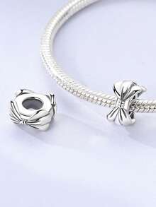 1 件原创设计银色复古北欧符号吊坠 - 维京长船、世界树和锚吊坠，氧化复古工艺，尽显古朴韵味。精心制作的珠子，镌刻精美图案，是 DIY 首饰制作和手链叠戴的理想之选。银质材质不易褪色，是馈赠佳品，也是百搭饰品，适合休闲和正式场合佩戴。 - 銀色 - 查看 5