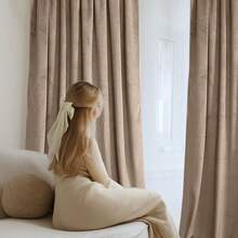 ✨ Luxuriöse Verdunkelungsvorhänge aus Samt für Wohnzimmer/Küche/Schlafzimmer – Dicke, weiche Samtbahnen, wärmeisolierend und geräuschreduzierend – Glamouröser/moderner Stil – Verschiedene Farben und Größen erhältlich (z. B. Marineblau, Grau, Beige, Weiß) – Fertig zum Aufhängen, 1 oder 2er-Set ✨ PREMIUM Luxuriöse Verdunkelungsvorhänge aus Samt – Mehrere Größen – Kräuselband oder Ösen/Ringe – Dicker Samtstoff für Wohnzimmer oder Schlafzimmer. 2-in-1-Montage: Universalband und elegante Ösen – Vollständige Fensterverdunkelung – Verschiedene Größen erhältlich. Moderner Verdunkelungsvorhang aus SAMT – 100 % Verdunkelung – 2 Montageoptionen – Samtmaterial – Große Auswahl an Größen für Schlafzimmer und Wohnzimmer. - Hellbeige - Übersicht 1