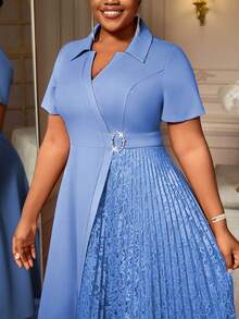 Blaues A-Linien-Kleid mit Umlegekragen, Spitzeneinsätzen, kurzen Ärmeln, für Büro, Business, Party und Mode für Frauen mit Kurven - Babyblau - Übersicht 4