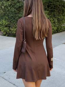 DONICY Damen Einfarbiges Kleid mit drapiertem Kragen und Gürtel, langärmlig, modischer minimalistisch eleganter brauner kurzer Minirock, geeignet für Lässig, Business, Date, Einkaufen, Konzert