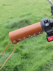 Retro Pu Leather Handlebar Grips (Pair) - Vintage Motorcycle-Style Pu Faux-Leather Bike Grips & Handle Covers; Non-Slip, Shock-Absorbing, Sweat-Resistant Ergonomic Design With Vibration Reduction; Easy Slip-On Replacement For Bicycles, Mountain Bikes, E-Bikes, Scooters & Motorcycles - Multicolor - View 3