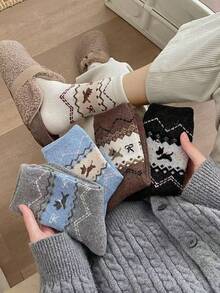 Damen Winter Socken warm, dick gestrickt, weich, vintage, lässig, Crew Socken. Warme, nicht abfärbende, weiche Schlaf-Strumpfwaren mit Fair Isle Muster. Strapazierfähige, bequeme Stricksocken für Zuhause als Grundausstattung für Damen. Dicke & warme Socken für Damen zum Tragen mit Schneestiefeln oder Knöchelboots.