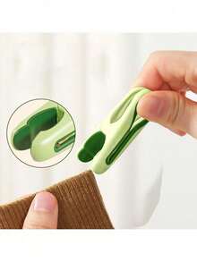 Pinza de ropa, pinza de ropa sin costuras, pinza fuerte para calcetines, cesta de almacenamiento para el hogar, suministros para dormitorio a prueba de viento y antideslizantes, artículos esenciales para el hogar (cesta de almacenamiento + pinza sin costuras con diseño de pavo real) - Multicolor - Ver 6