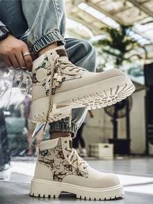 Botas para hombres, nuevo estilo británico casual de otoño/invierno con suela gruesa, zapatos de caña alta, botas de trabajo con decoración de flecos para motocicleta