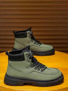 بوت رجالية عالية الكاحل، جديدة للخريف والربيع ذات نعل مطاطي مبطن بالفرو الأسود الناعم، بوت كاجوال متوسطة الطول، بوت رجالية عصرية تناسب البناطيل الجينز