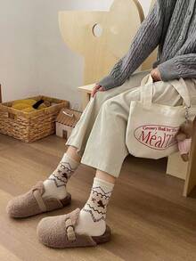 Damen Winter Socken warm, dick gestrickt, weich, vintage, lässig, Crew Socken. Warme, nicht abfärbende, weiche Schlaf-Strumpfwaren mit Fair Isle Muster. Strapazierfähige, bequeme Stricksocken für Zuhause als Grundausstattung für Damen. Dicke & warme Socken für Damen zum Tragen mit Schneestiefeln oder Knöchelboots.