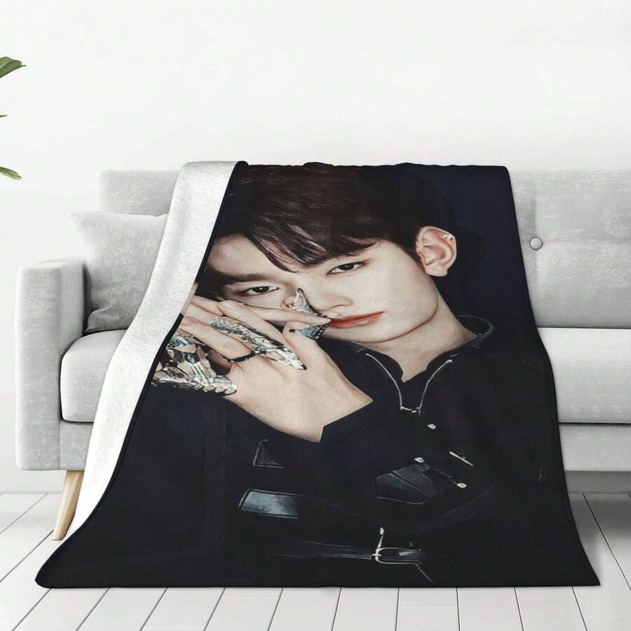 ZB1 Member, The Handsome Man Zhang Hao, Printed Flannel Blanket - Flannel Printed Throw, Shawl Blanket - 彩色 - 查看 1