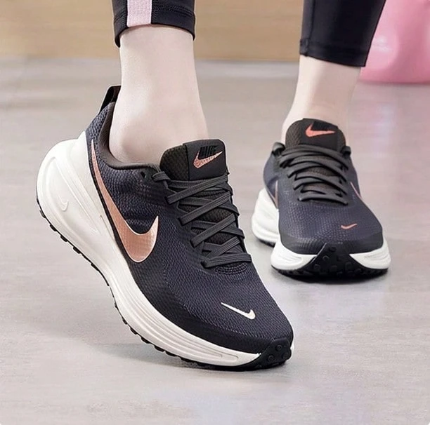 Women's Nike Revolution 8 Sports Training Running Shoes - Black - View 1