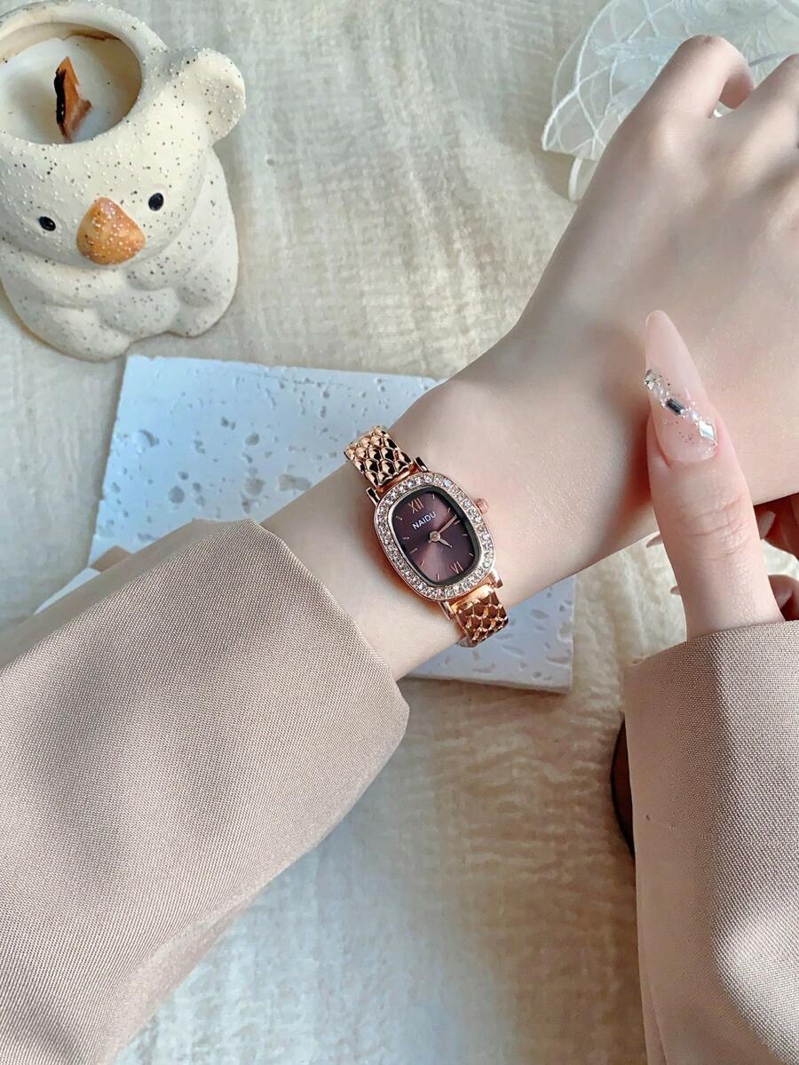 1pc Gold/Silver Women's Watch Simple, New Rhinestone Wine Barrel Dial Atmospheric, Fashionable, Casual, Versatile, Quartz Watch Suitable For Everyday Decoration