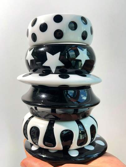 1pc Classic Sexy Women's Black & White Resin Bracelet, Niche Contrast Color Design, Fashionable & Versatile