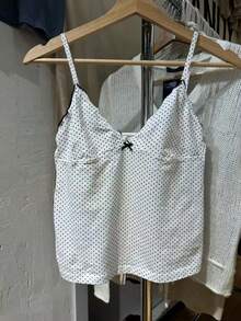 Outfit estivo da spiaggia per donne stile Y2K per San Valentino e ritorno a scuola, top lavorato a maglia bianco con scollo a V, decorazione fiocco e stampa a pois sexy - Bianco - Visualizzare 8