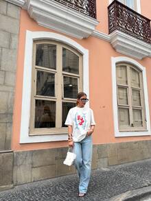 Camiseta Feminina Gola Redonda Estampa do Momento SARDINHA & TOMATE Blusa em Algodão Premium