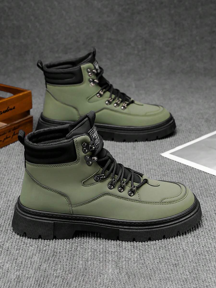 بوت رجالية عالية الكاحل، جديدة للخريف والربيع ذات نعل مطاطي مبطن بالفرو الأسود الناعم، بوت كاجوال متوسطة الطول، بوت رجالية عصرية تناسب البناطيل الجينز