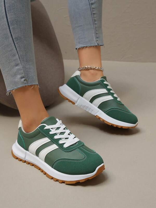 Chaussures de sport légères à lacets pour femmes, baskets décontractées en tissu patchwork, respirantes et à la mode, chaussures de randonnée polyvalentes et à la mode.