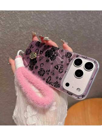 创意时尚玫瑰蕾丝印花 + 毛绒挂绳 + 复古金属花新款裂纹画简约时尚手机壳适用于 Apple 17 系列、11/12/12pro、13/14/15、13pro/14pro/15pro、防摔 12pro Max/13pro Max/14pro Max/15pro Max、软壳 16/16pro/16pro Max