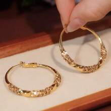 1 par de elegantes pendientes de aro con volantes retorcidos: tachuelas plateadas con brillantes diamantes de imitación, joyas llamativas y brillantes para fiestas y uso diario, un accesorio glamuroso para mujer. - Dorado - Ver 10