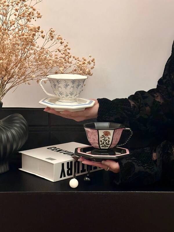 Service de tasse à café et soucoupe en céramique vintage française, élégant thé de l'après-midi romantique, design de style noble royal, motif de couleur sous-glaçure en relief, esthétique de forme octogonale et artisanat rétro, parfait pour le café, le thé de l'après-midi, les cadeaux
