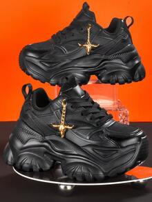 Tênis Esportivos Casuais Femininos, Acessórios para Sapatos com Colar Pingente Decorativo de Cabeça de Boi Metálica Punk, Tênis Esportivos de Estilo Escuro com Parte Superior de Malha Respirável, Sola Amortecedora Leve, Sapatos Casuais de Cadarço com Bico Redondo para Estudantes Universitárias, Adolescentes, Uso Diário, Encontros, Fitness, Escritório. Tênis Casuais de Plataforma Chunky de 7CM de Salto Alto, Salto Alto Preto para Todas as Estações