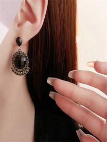 1 Pair Vintage Style Women's Earrings With Elegant Black Crystal Pendant Design, Perfect For Fashionable And Versatile Look